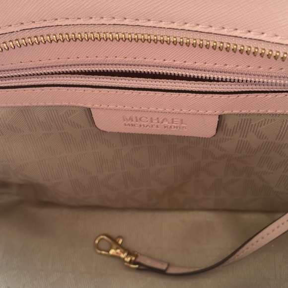 Michael Kors Selma Saffiano Bag - Picture 8 of 8